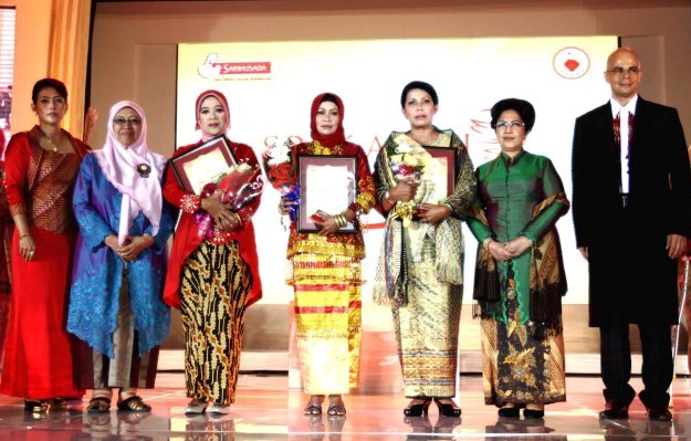 Srikandi Award Dimenangkan Tiga Bidan Berprestasi 